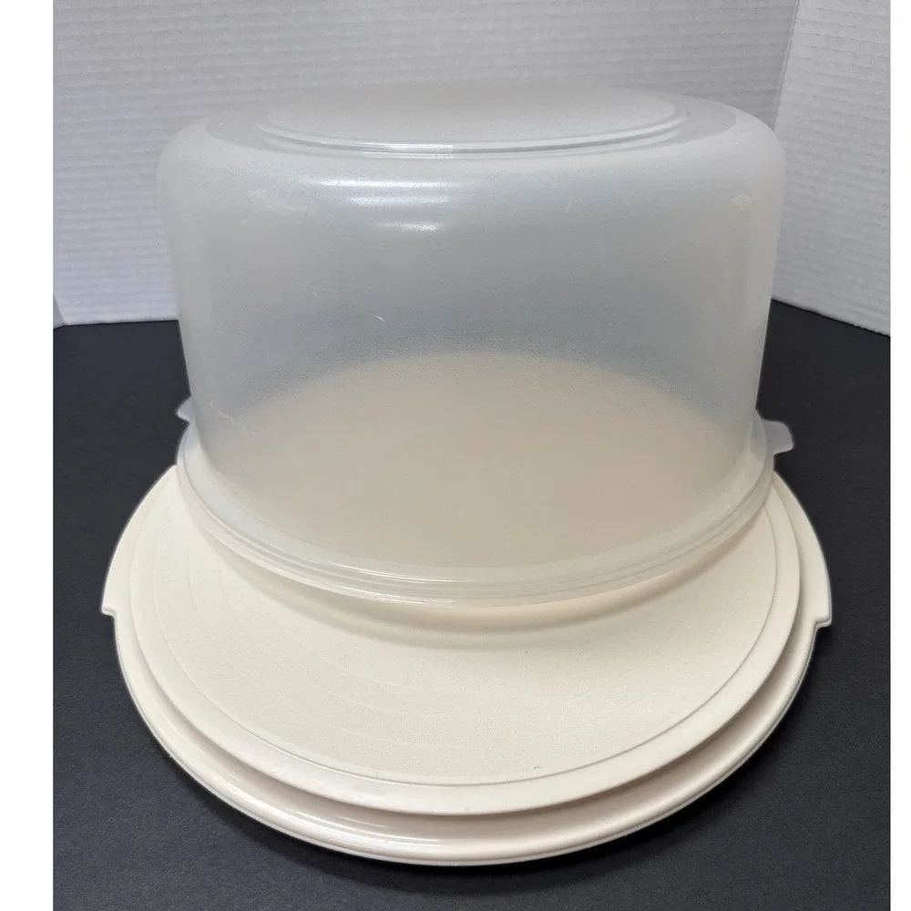 Rubbermaid Servin Saver Vintage Cake Taker Carrier Almond White 12 Inch 6.5 High